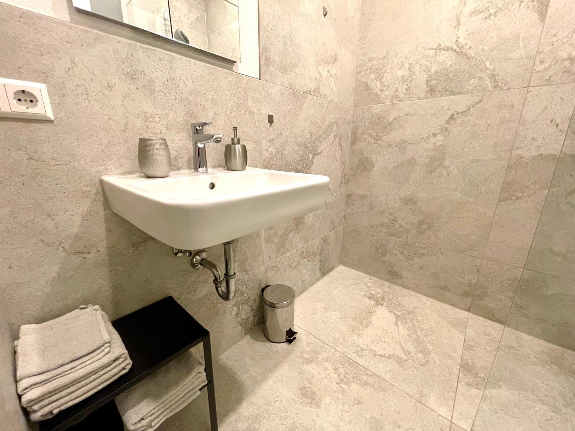 Neu Wunderschoenenes Weisses Apartament Am Schloessle Zentrum Goldstadt Pforzheim Extérieur photo